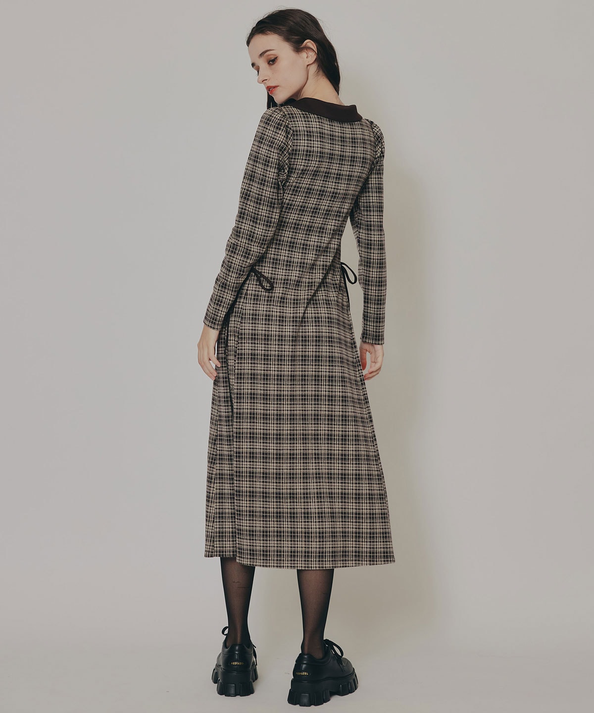 エンブレムサイドレースアップチェックワンピース