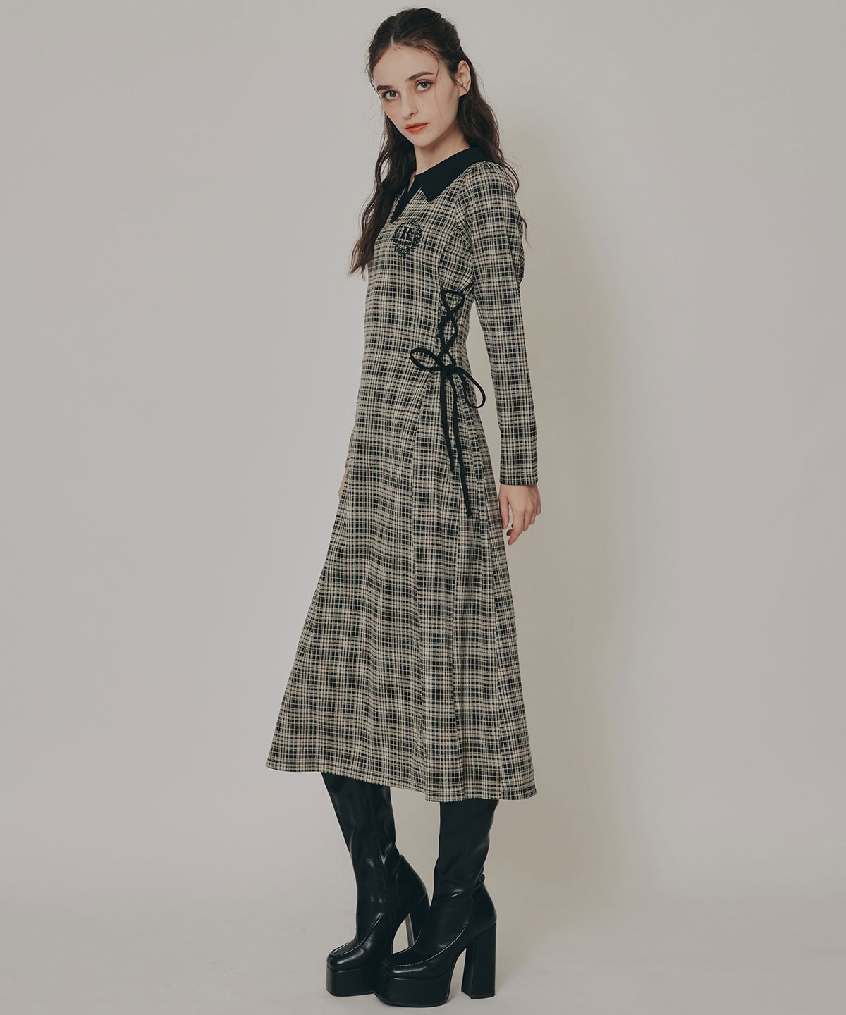 エンブレムサイドレースアップチェックワンピース