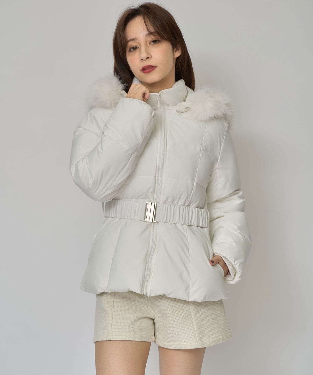 ベルトデザインキルティングファイバーダウンジャケット