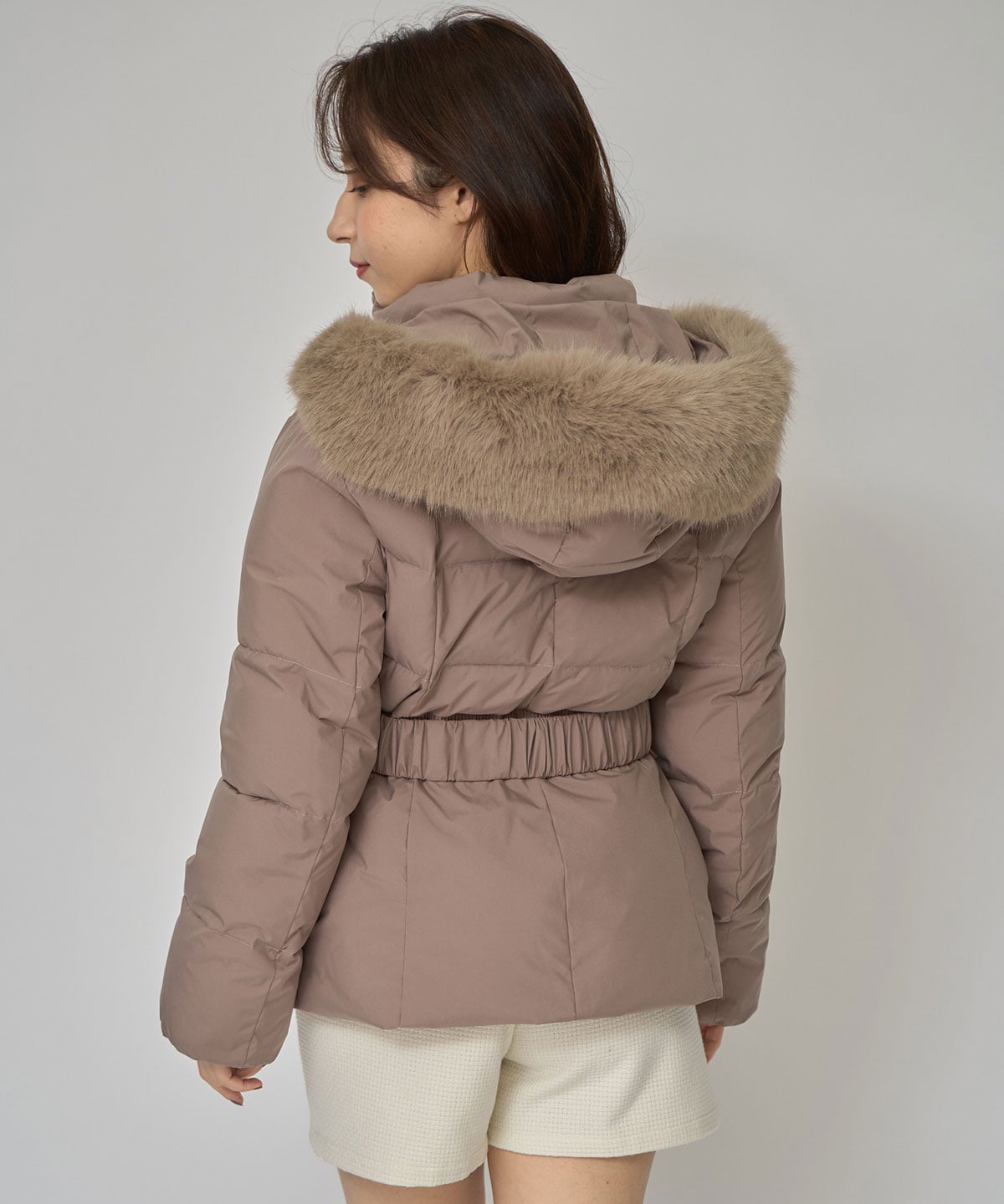 ベルトデザインキルティングファイバーダウンジャケット