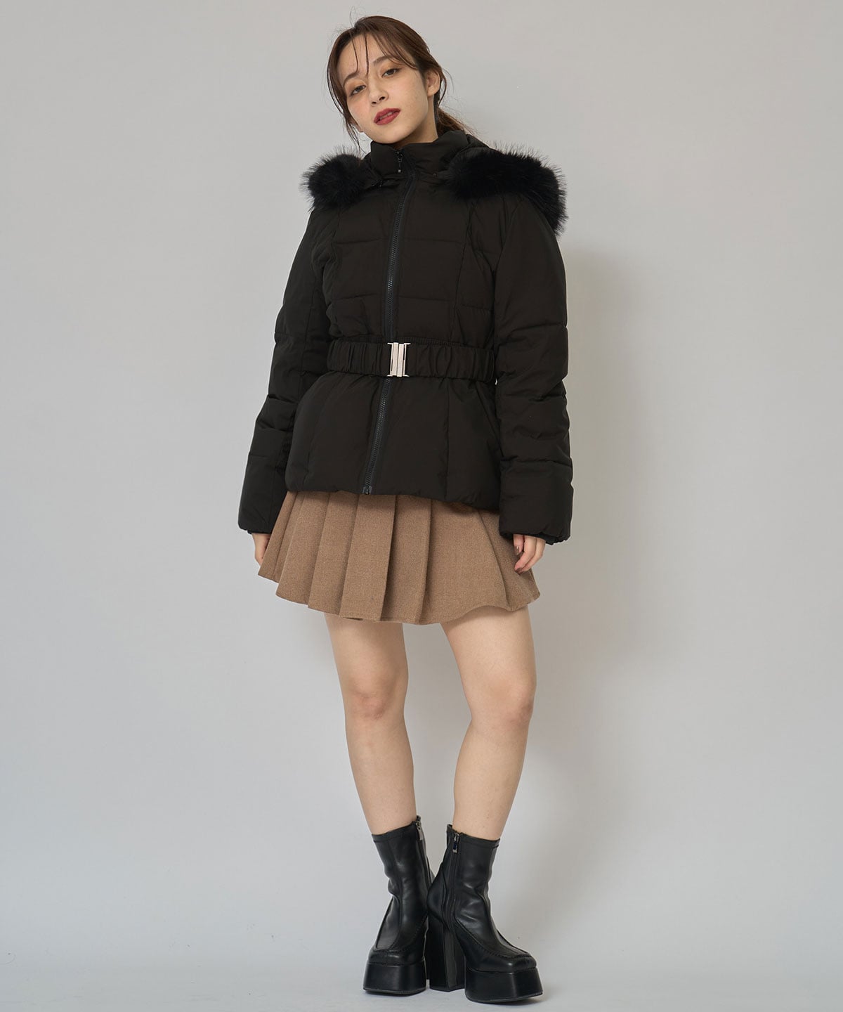 ベルトデザインキルティングファイバーダウンジャケット