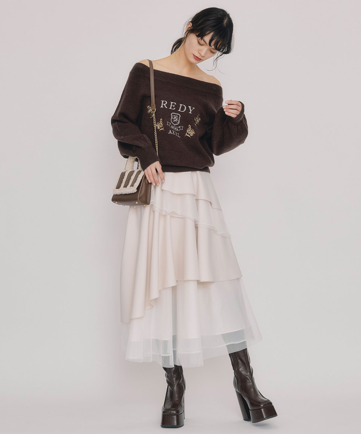 ビジューロゴエンブロイダリーニットプルオーバー