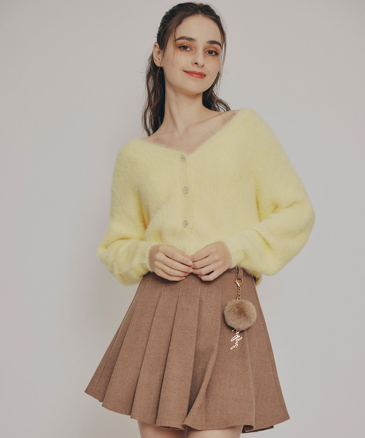 フェザーヤーンビジューボタンカーディガン