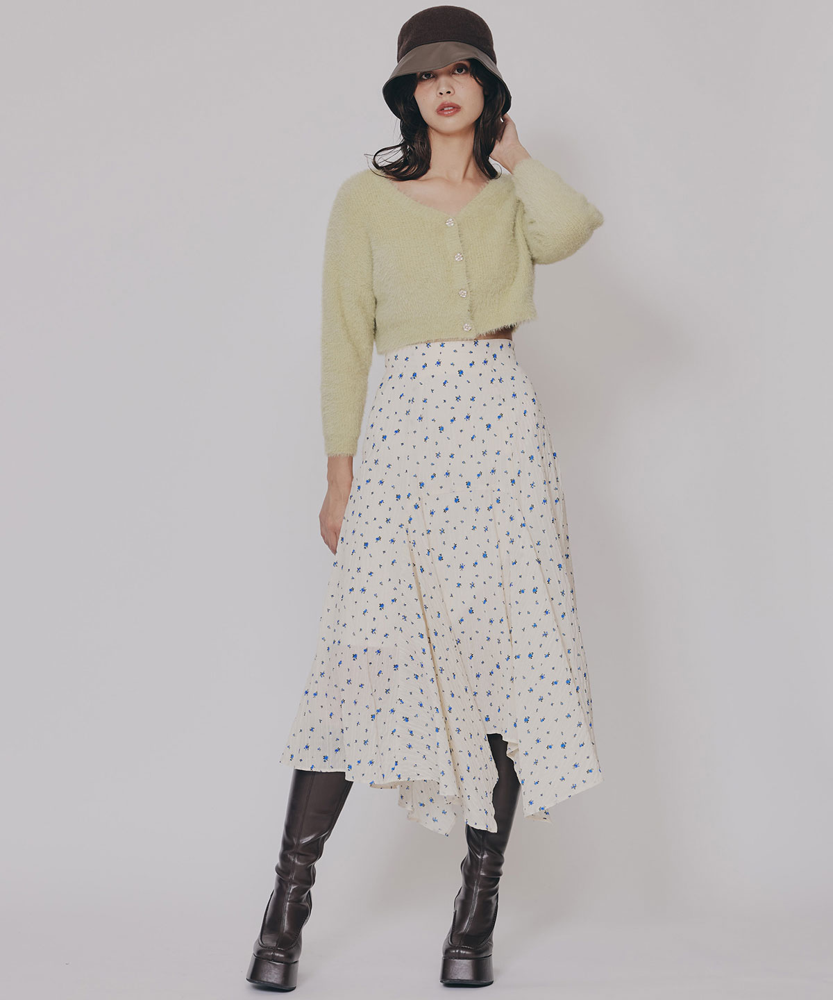 フェザーヤーンビジューボタンカーディガン