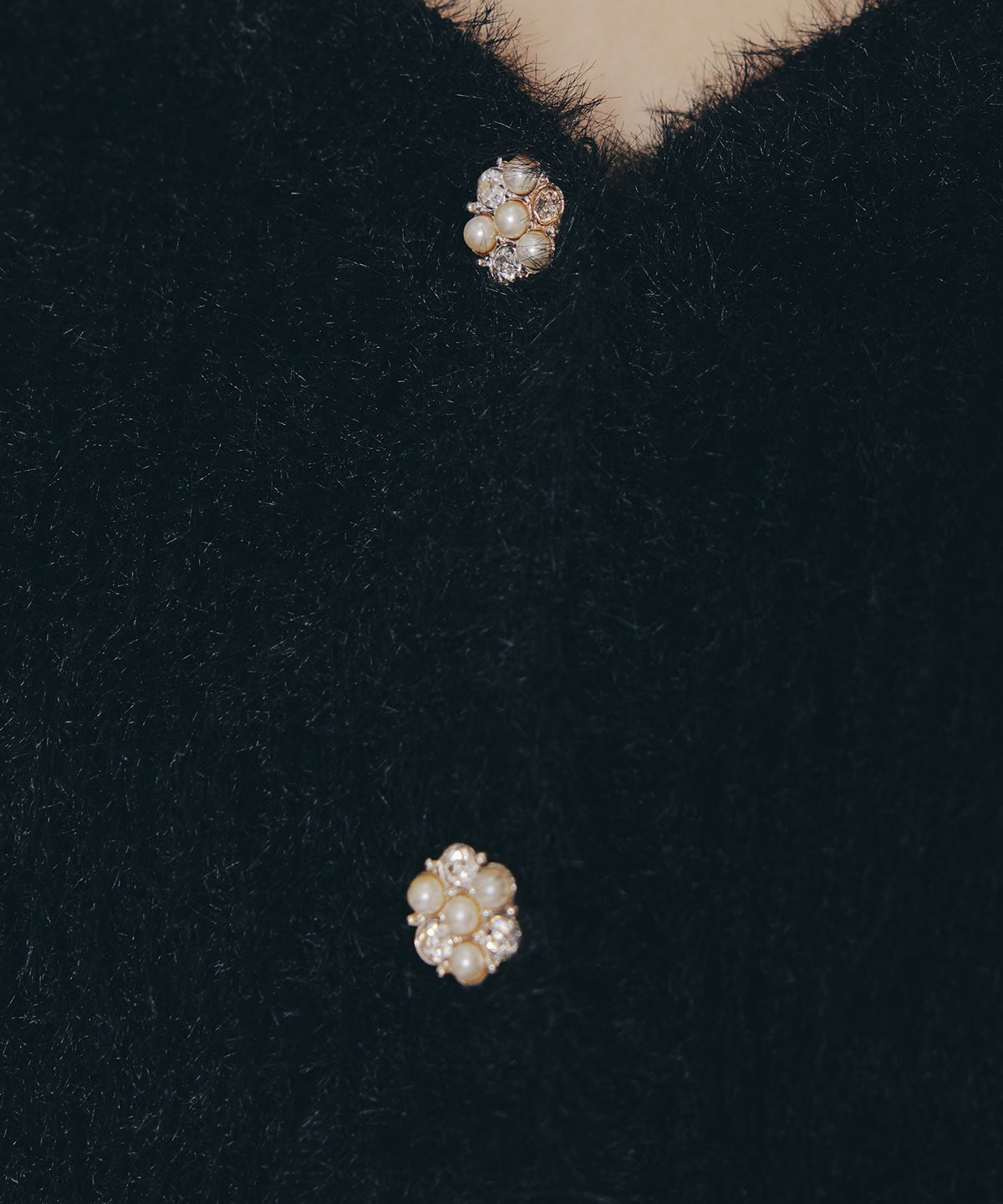 フェザーヤーンビジューボタンカーディガン