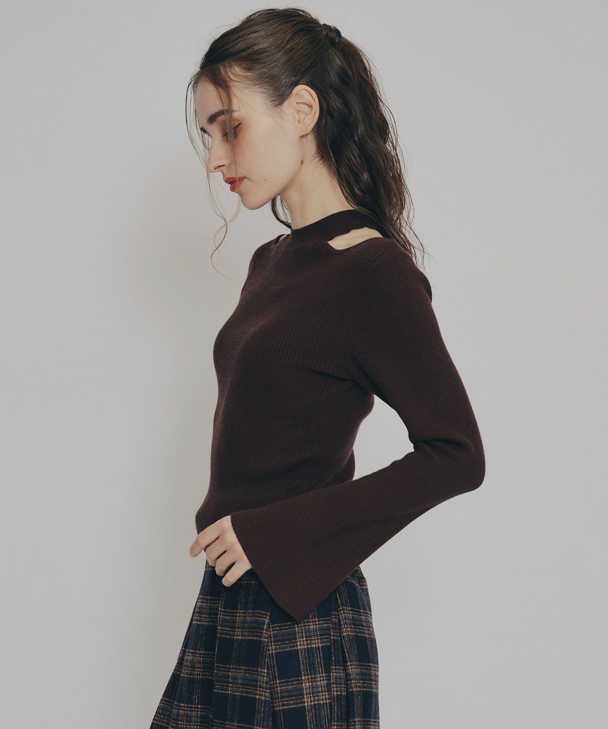 カットアウトリブニットトップス