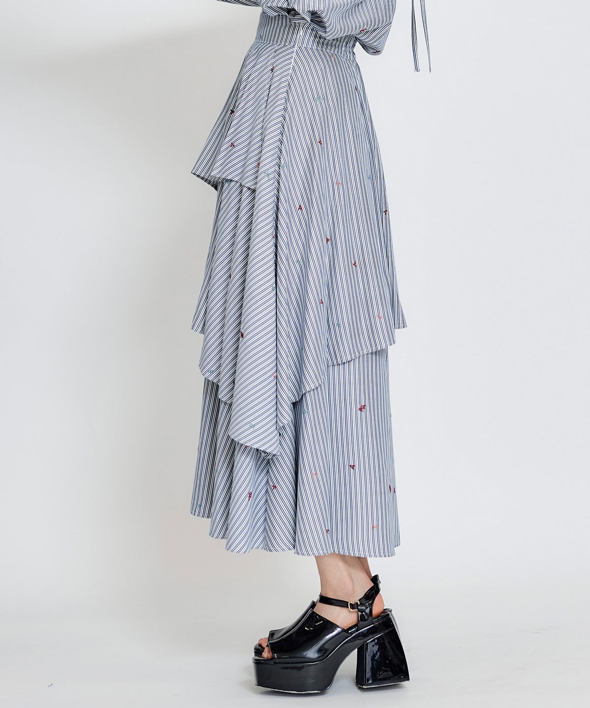 【セットアップ可能】REDYAZELアルファベットロゴ刺繍ティアードロングスカート