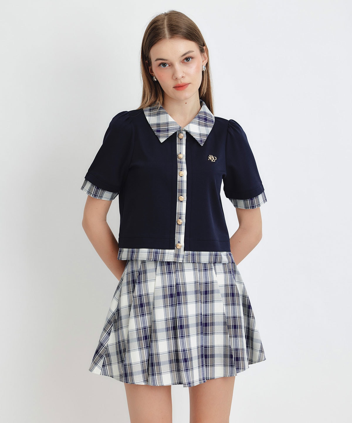 ロゴブローチブラウス×チェックプリーツミニスカートセットアップ