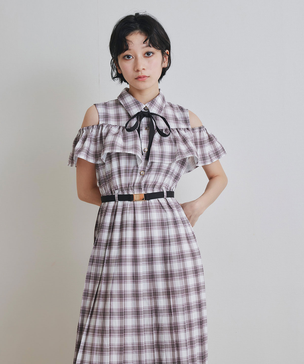 オープンショルダーチェックプリーツロングワンピース