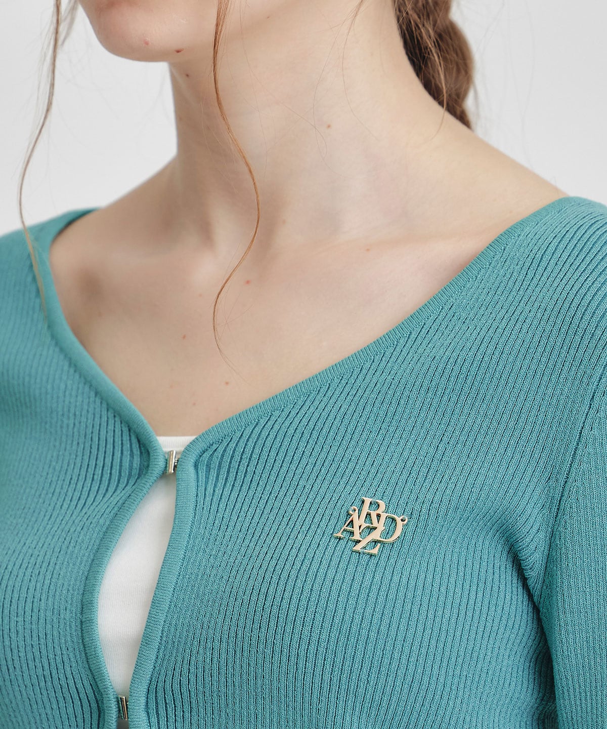 ロゴプレートリブニットカーディガン