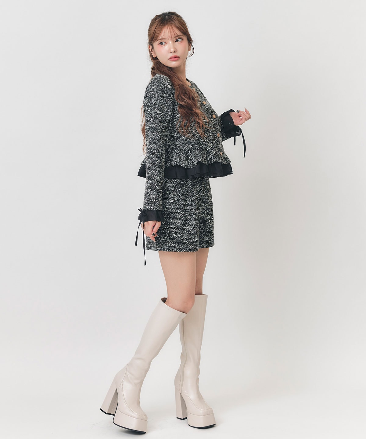 【=LOVE 大場花菜さん着用】ペプラムデザインツイードライクニットジャケット×ショートパンツセットアップ