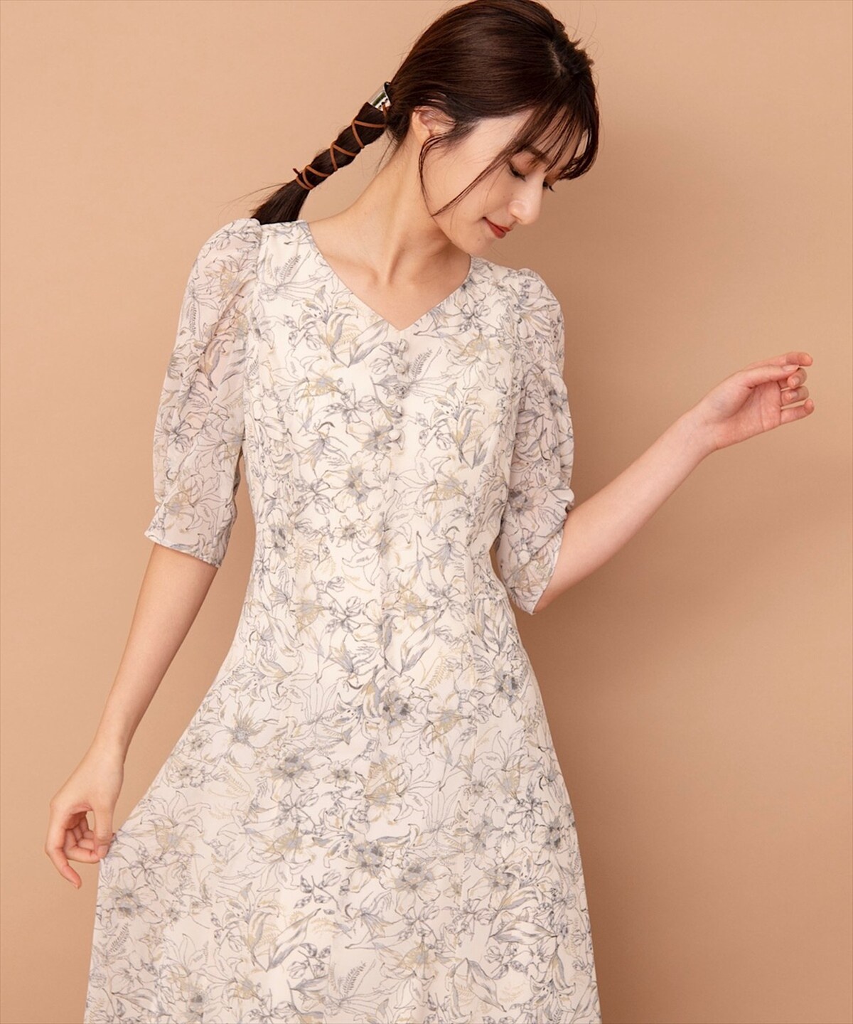 ラインフラワーワンピース S 白系花柄 Swingle 公式オンラインショップ バーンデストローズ