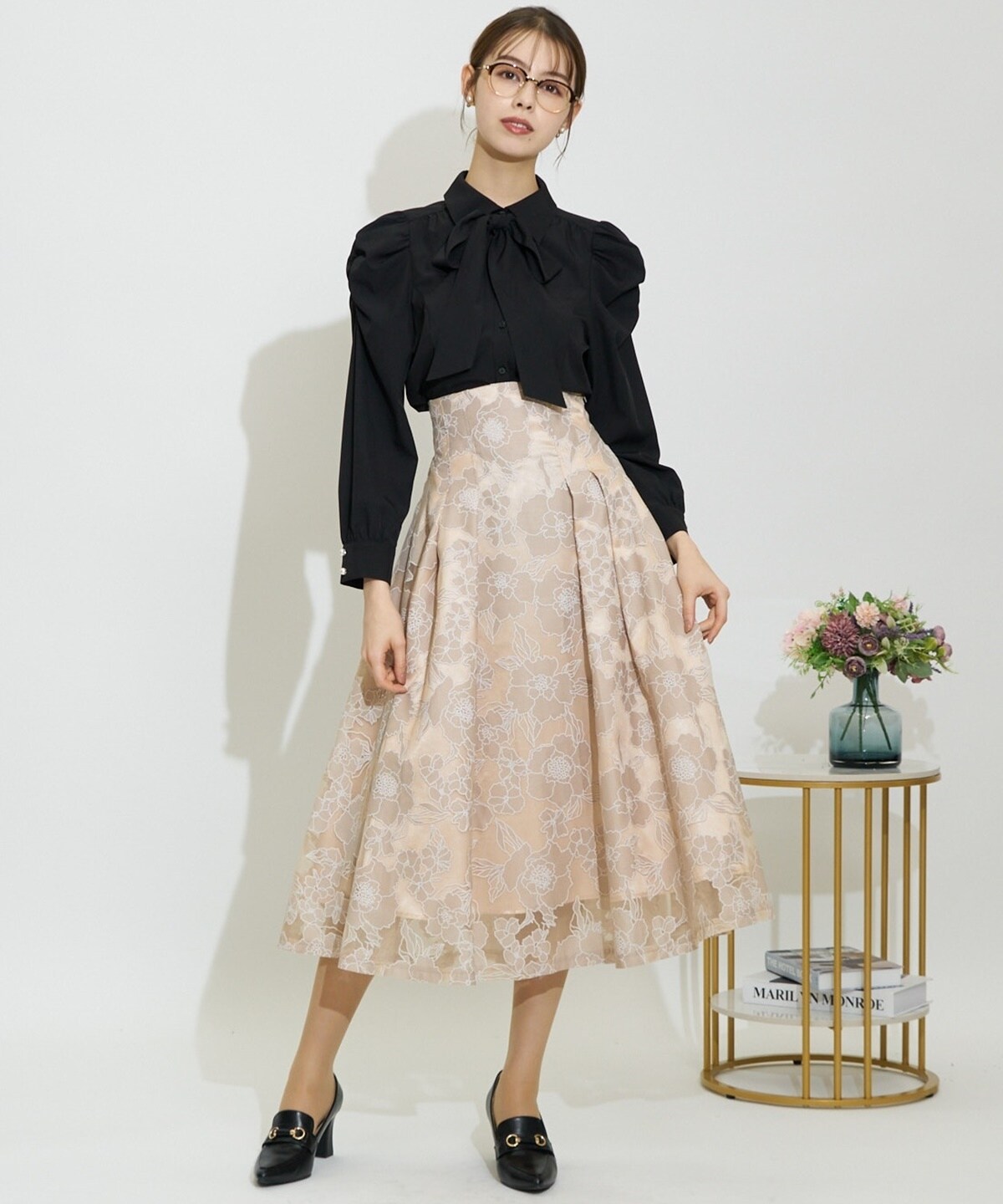 ラインオパールフラワーフレアスカート(S ベージュ系花柄): Swingle  