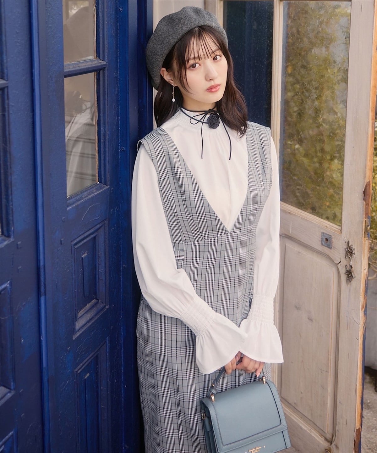 サイドビットVネックジャンパースカート