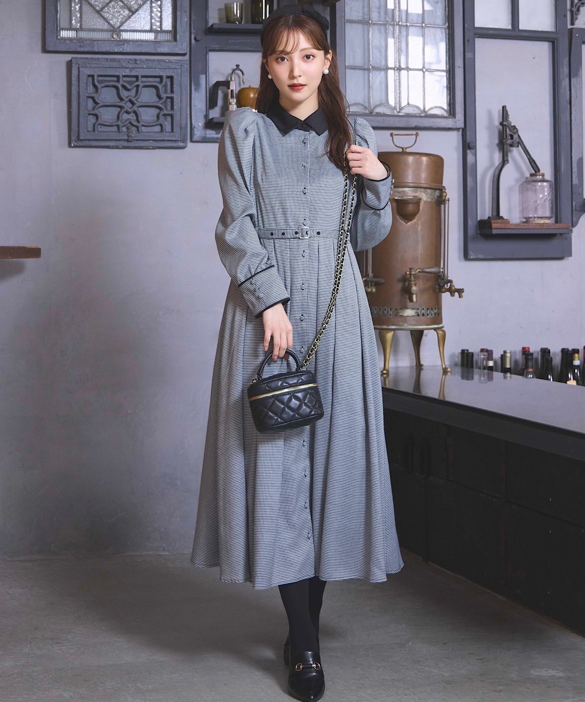 バイカラー衿パイピングタックフレアシャツワンピース