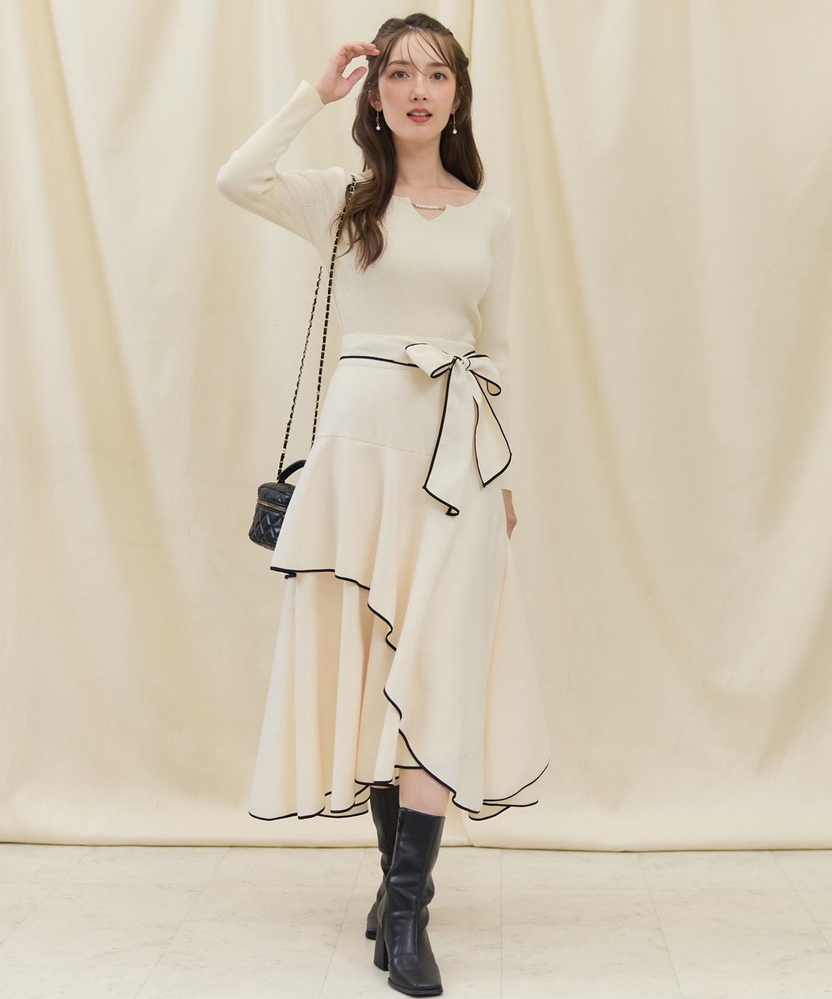 長袖パールキーネックニットプルオーバー