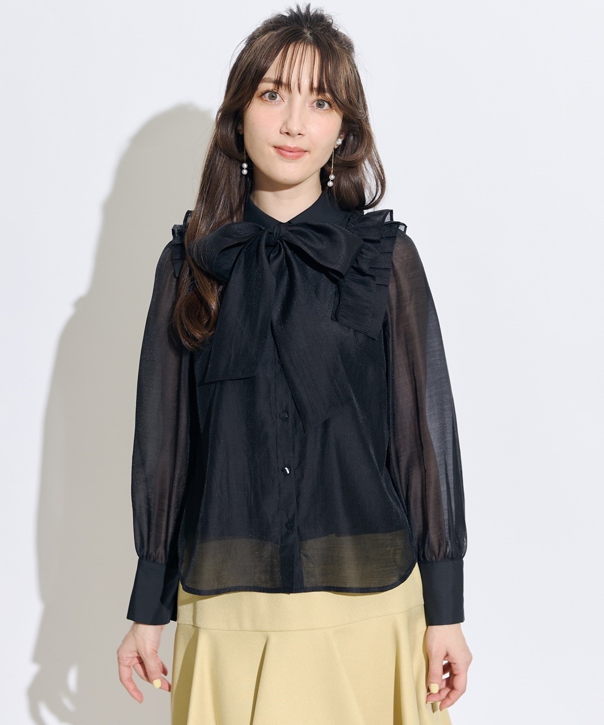 クレリックショルダータックフリルブラウス