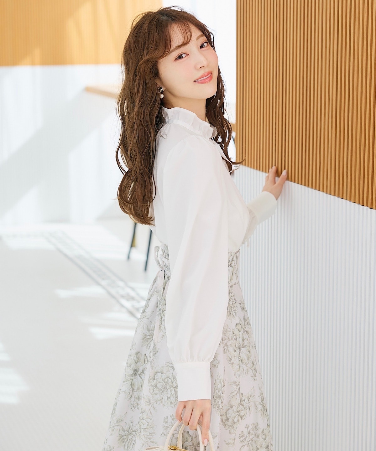 フリルハイネックナローリボンブラウス