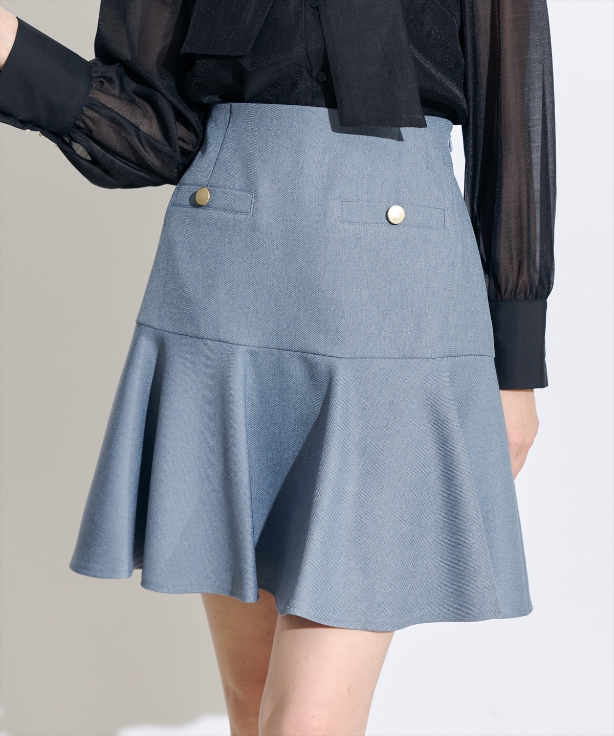 金ボタンカルゼペプラムミニスカート