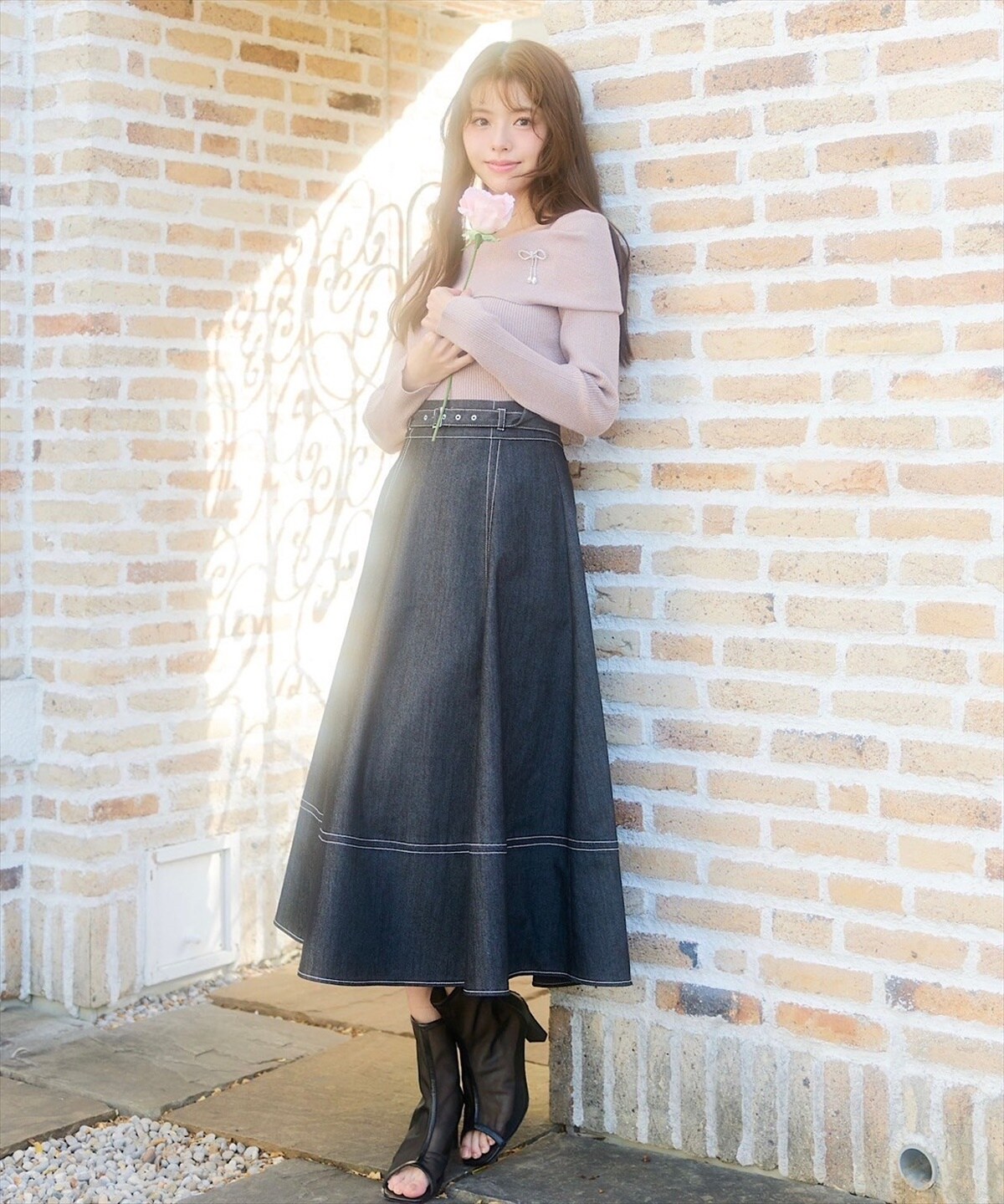 セレクトモチーフブローチ付きオフショルラメニットプルオーバー