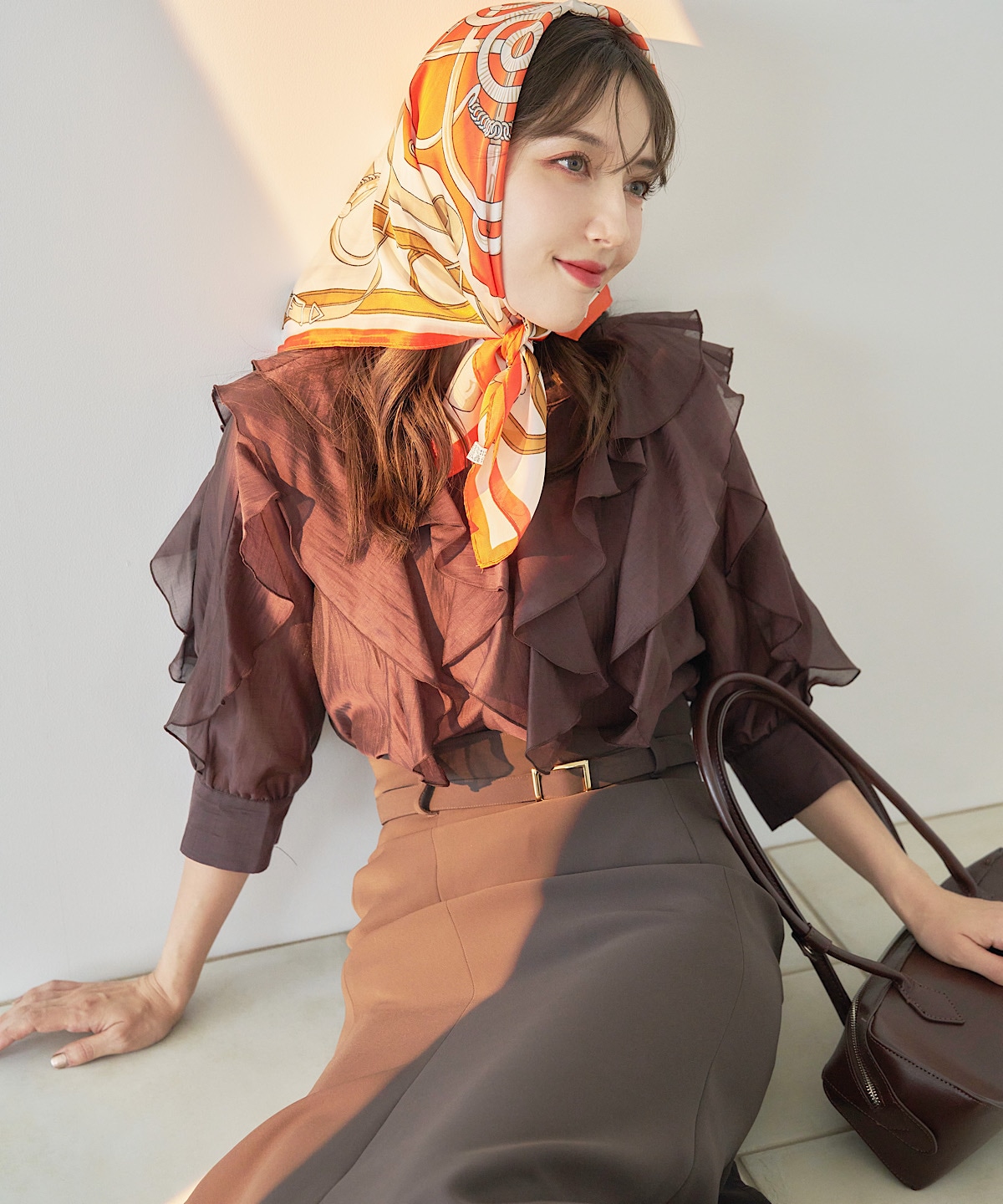 キーネックラッフルフリルブラウス