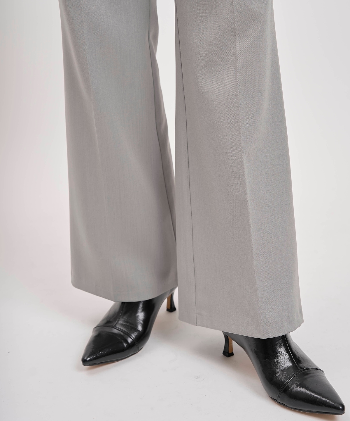 美シルエットセンタープレスフレアパンツ