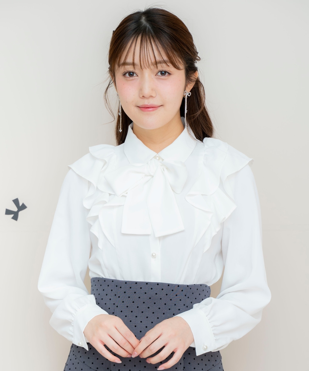 ダブルフリルリボンタイブラウス