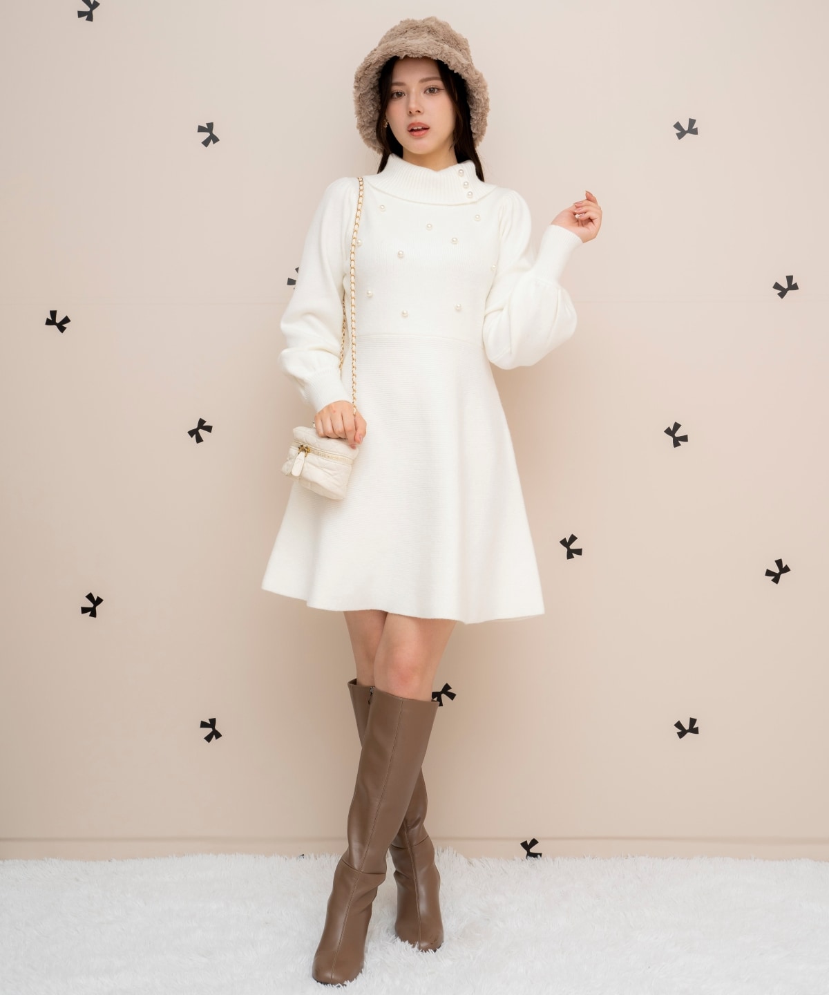 パール付きタートルネックニットワンピース