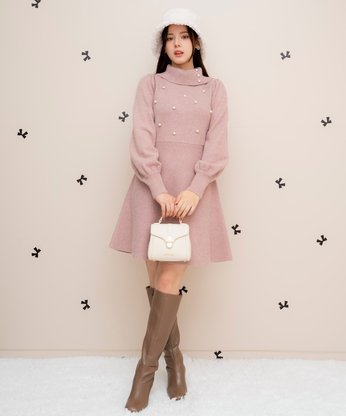 パール付きタートルネックニットワンピース