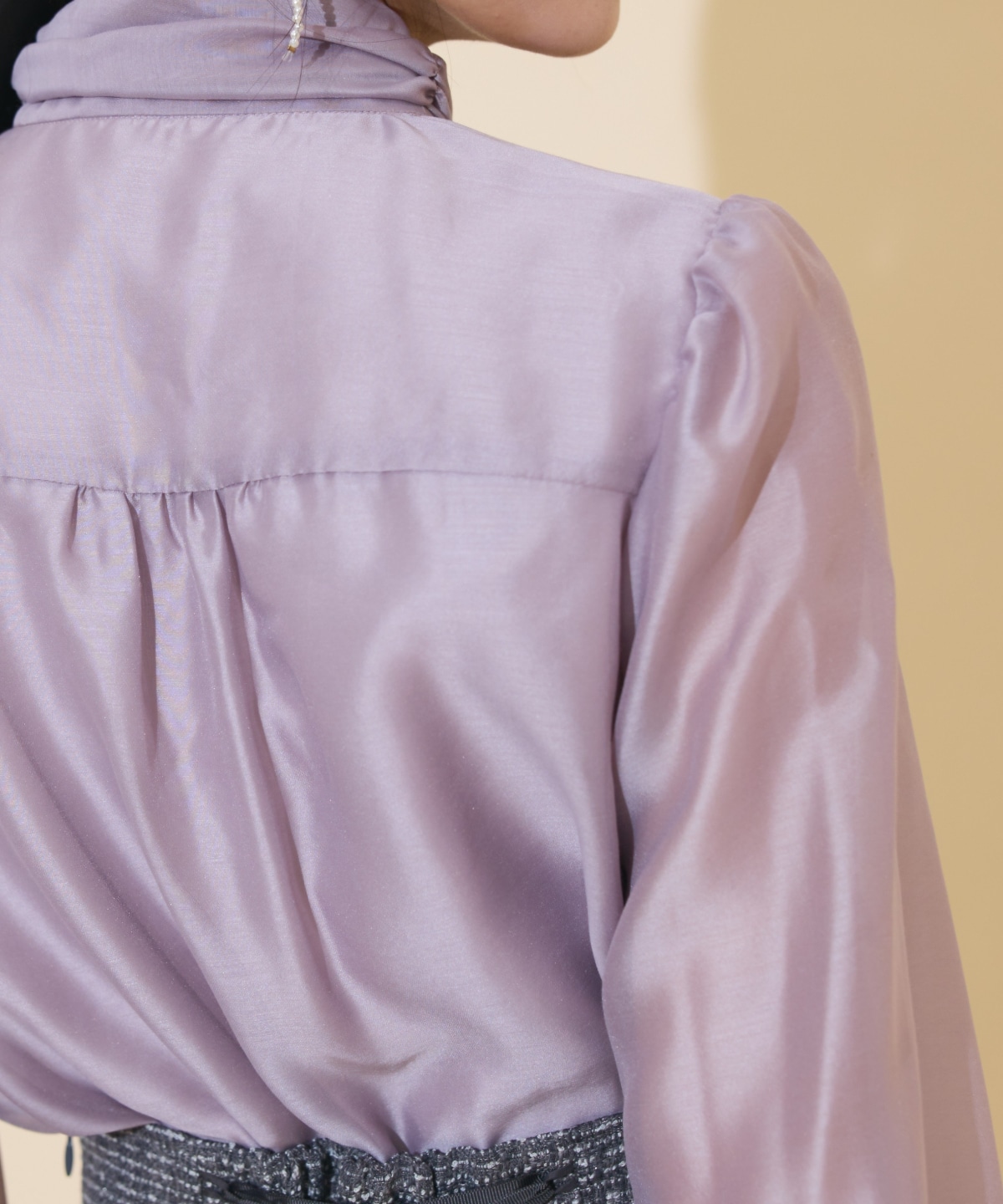 ボリュームリボンタイブラウス