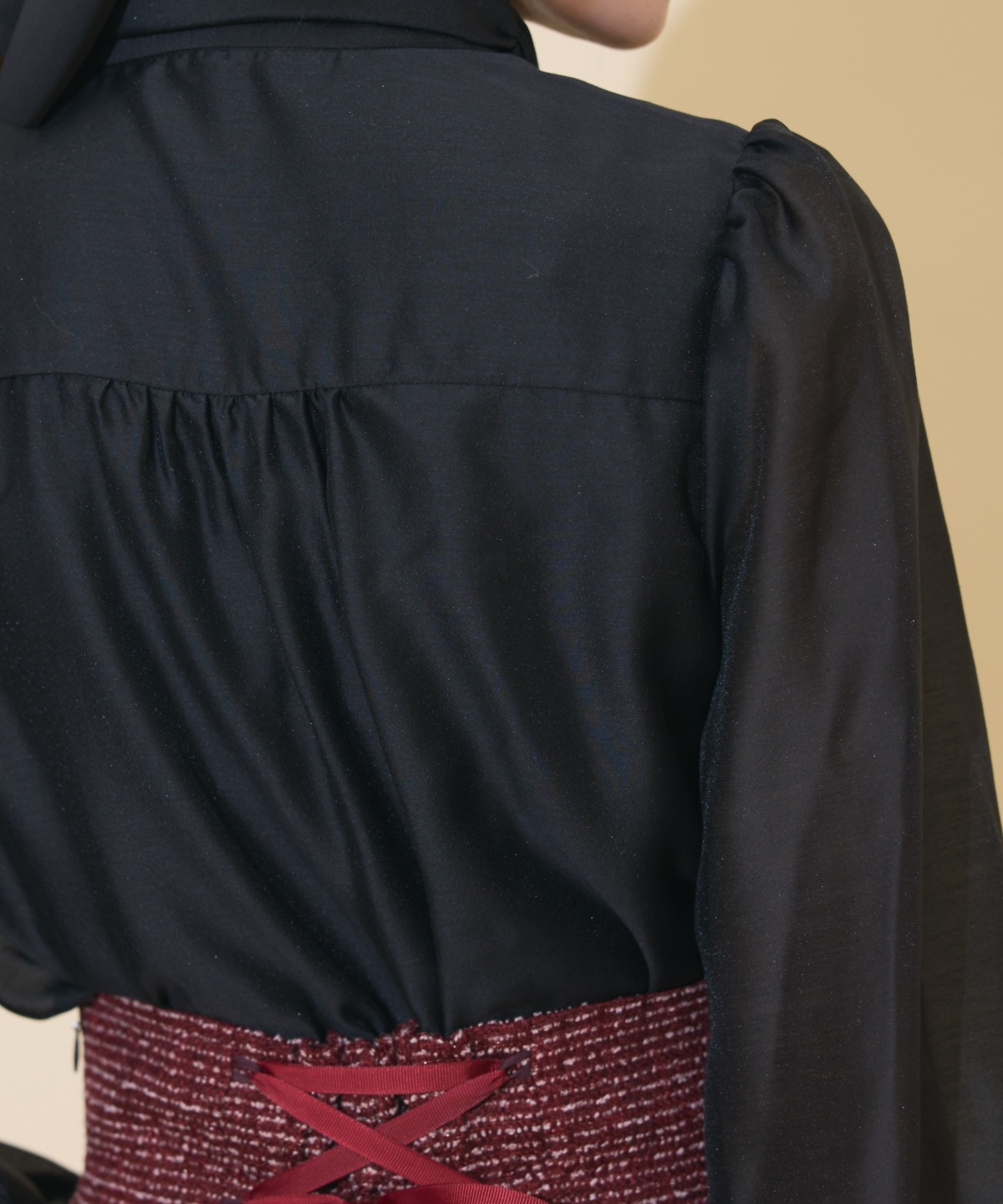 ボリュームリボンタイブラウス