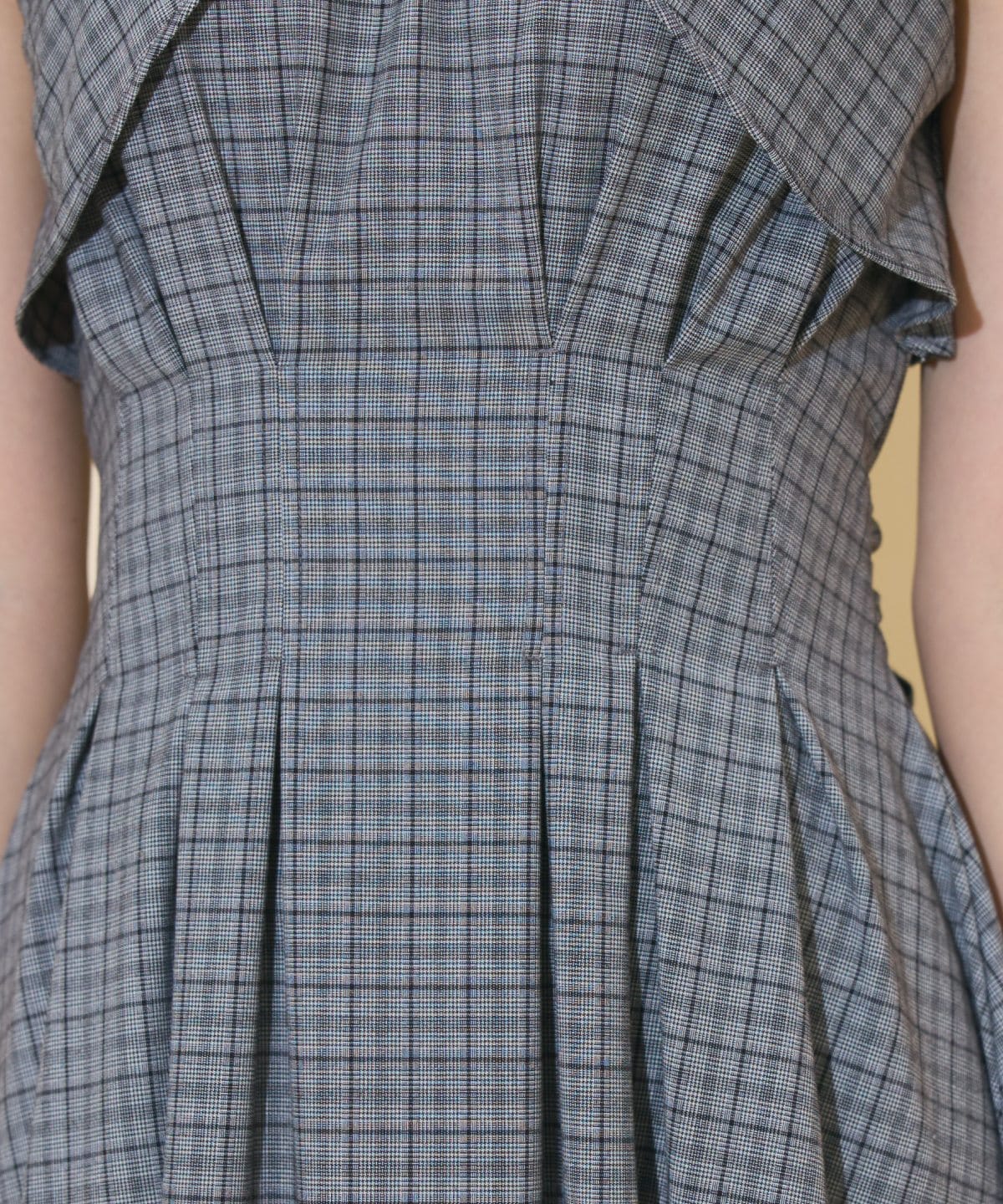 ラッフルスリーブバックリボンワンピース