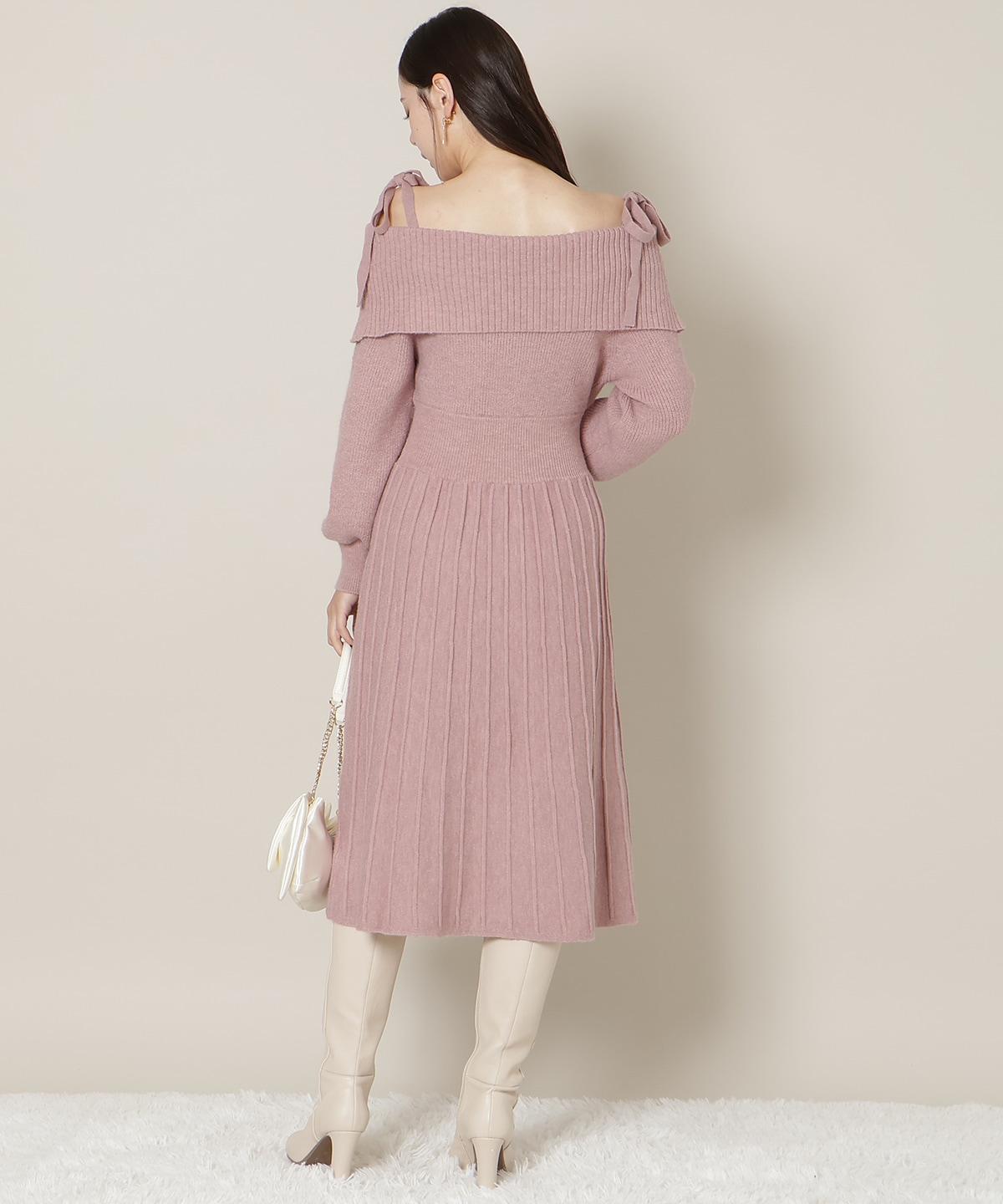 【12/18(thu) 12時予約スタート】オープンショルダープリーツニットOP