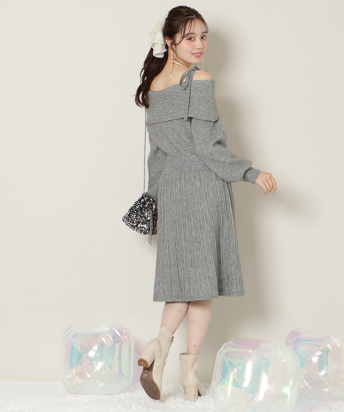 【12/18(thu) 12時予約スタート】オープンショルダープリーツニットOP