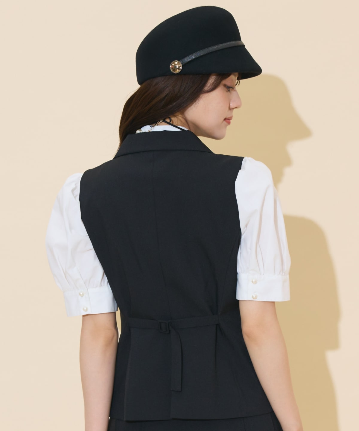 ダブルボタンショートジレ