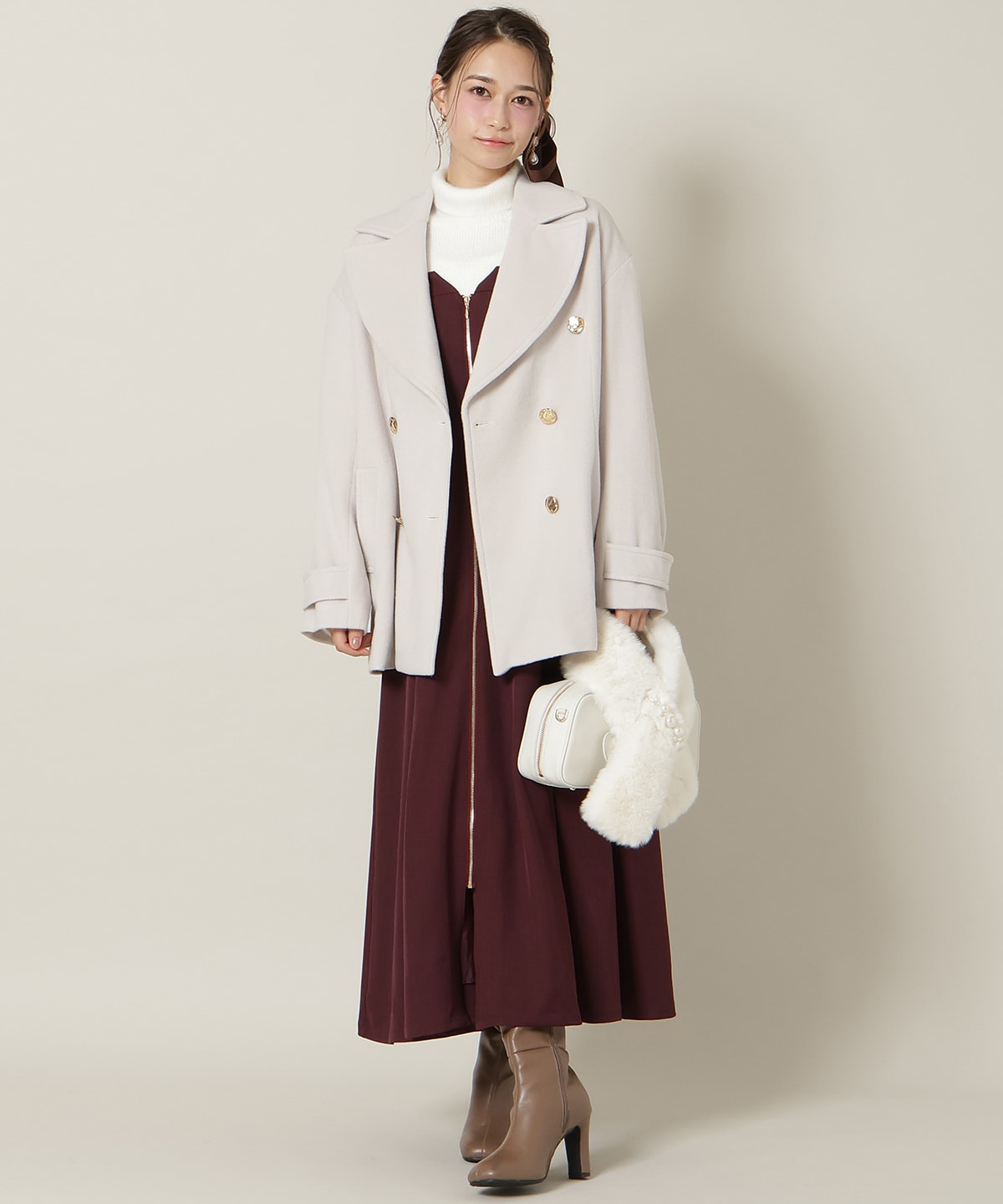 ゴールドボタンミドル丈Ｐコート