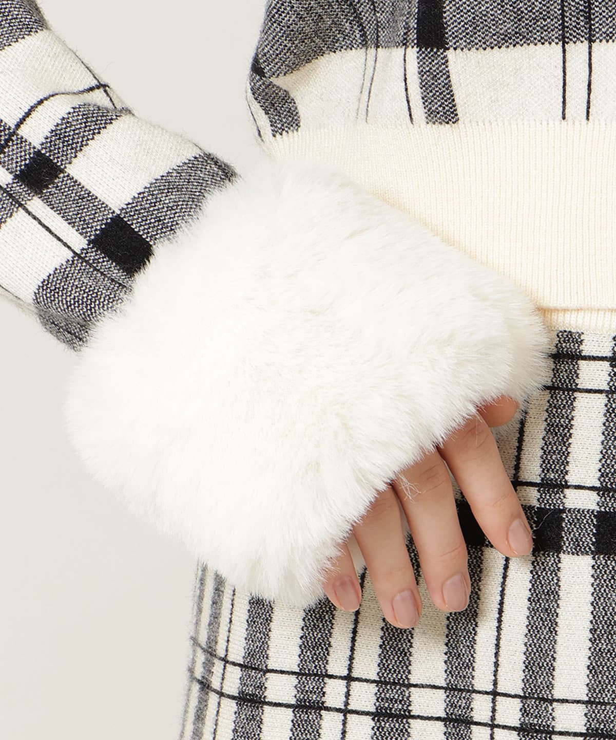 【新色追加】チェック柄ファーカフスカーディガン