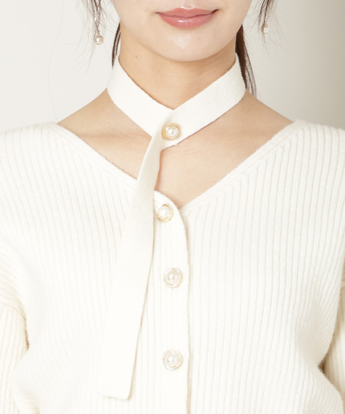 Vネックチョーカーリブニット