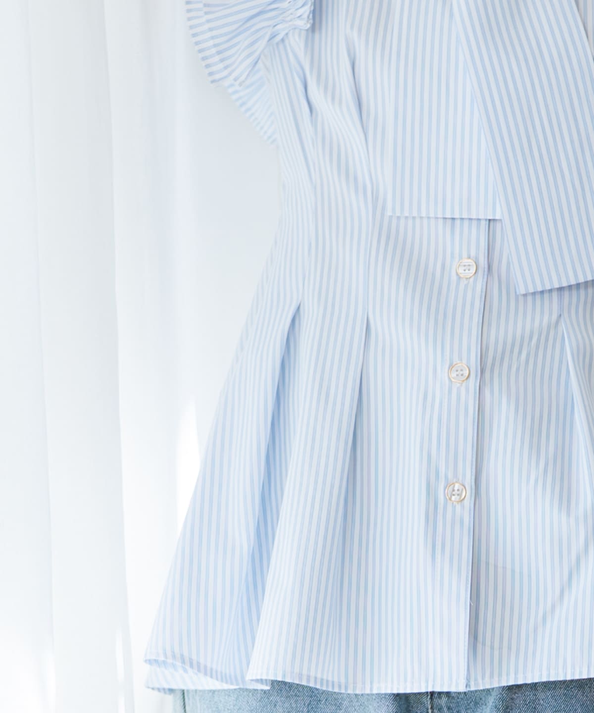 フリルスリーブペプラムブラウス