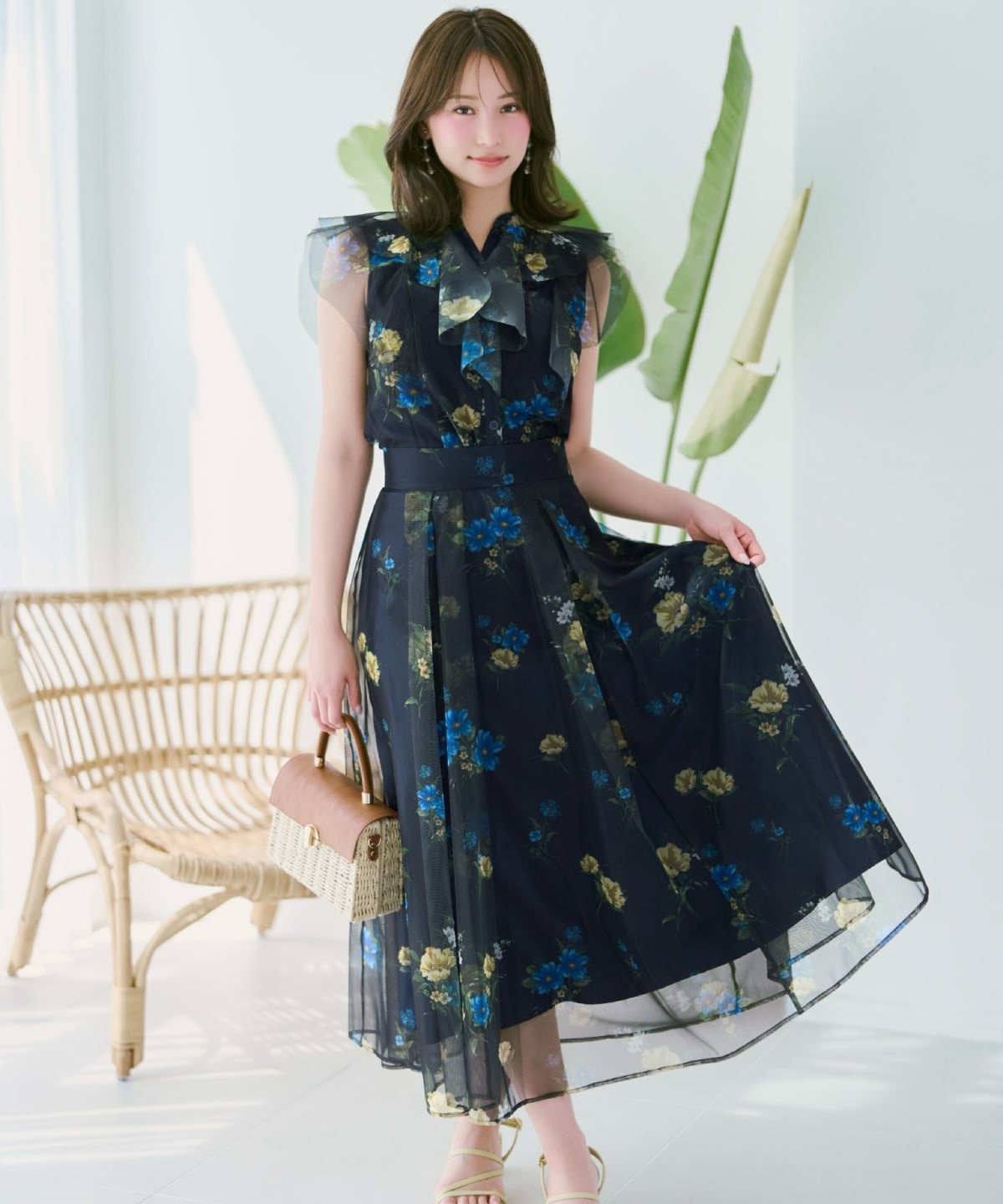 フラワーメッシュラッフルブラウス