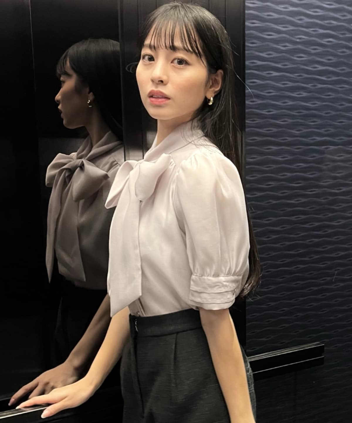 ピンタックカフスリボンタイブラウス