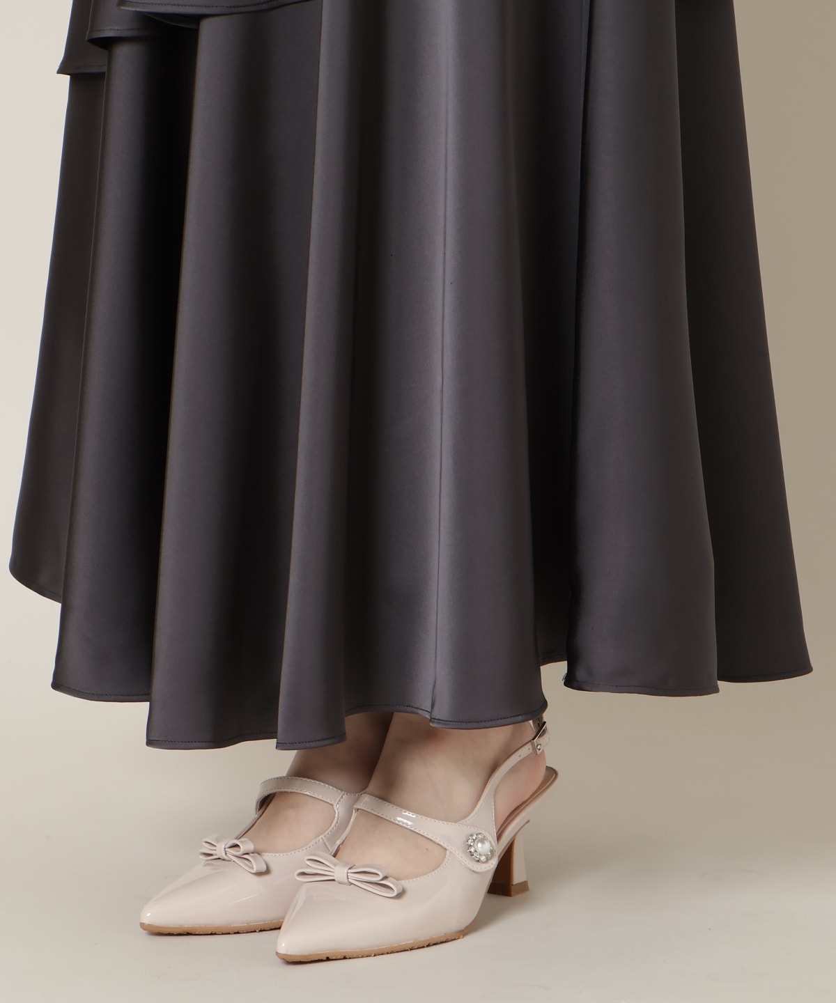 アシメラッフルサテンスカート