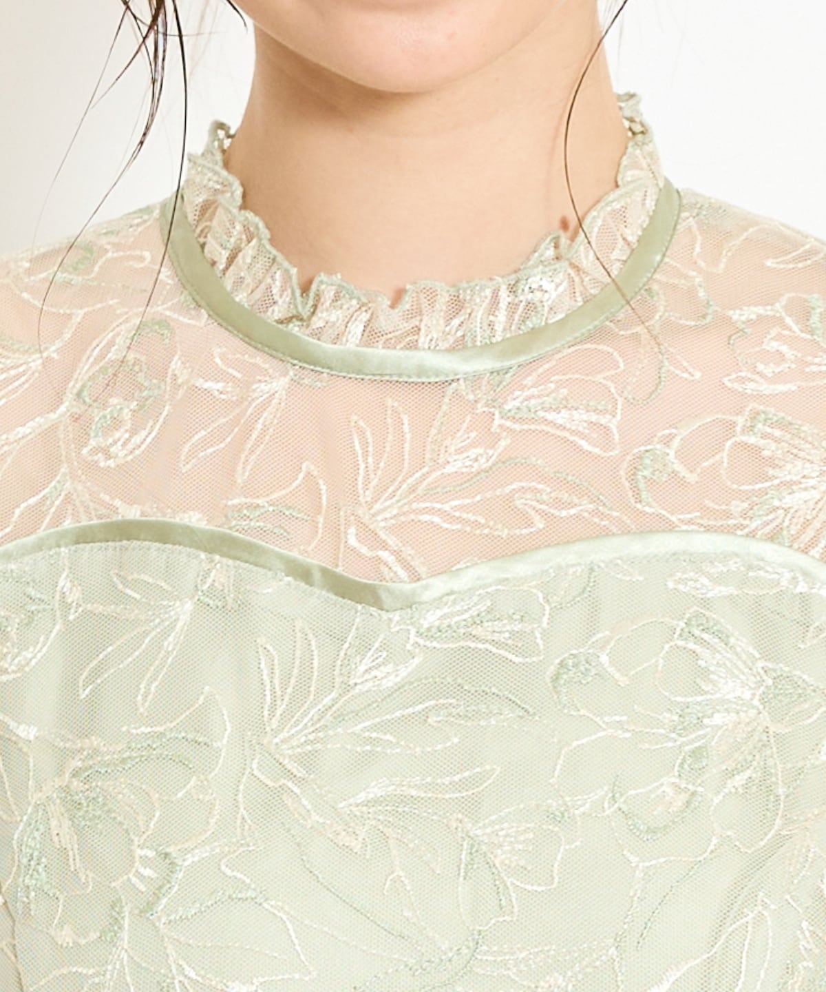 パイピングライン刺繍ワンピース