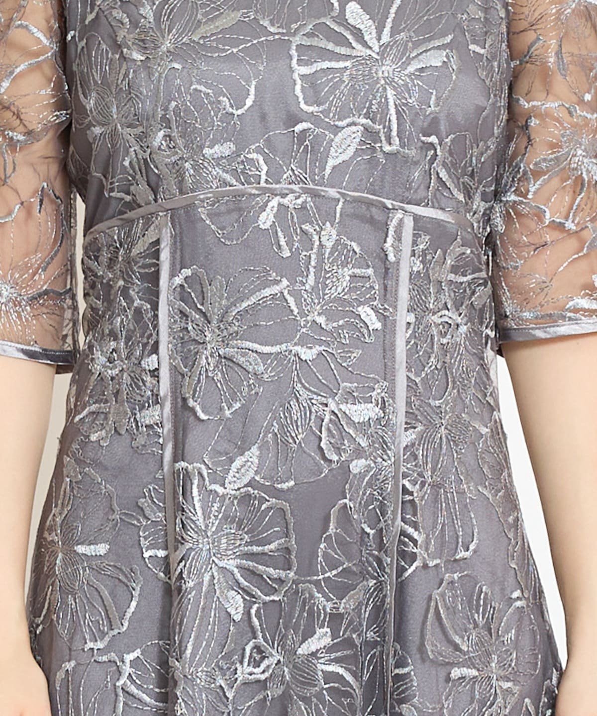 パイピングライン刺繍ワンピース