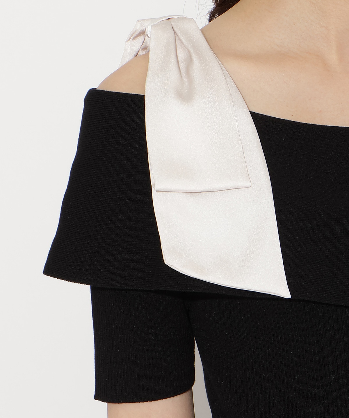 リボンオフショルハーフスリーブニット