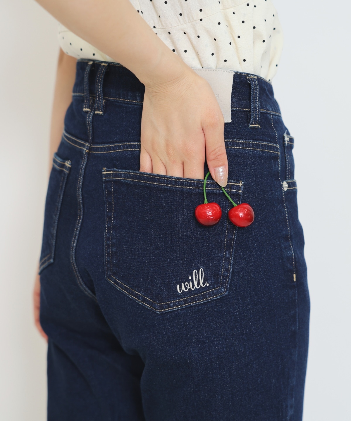 美脚ロゴ刺繍セミフレアデニムパンツ