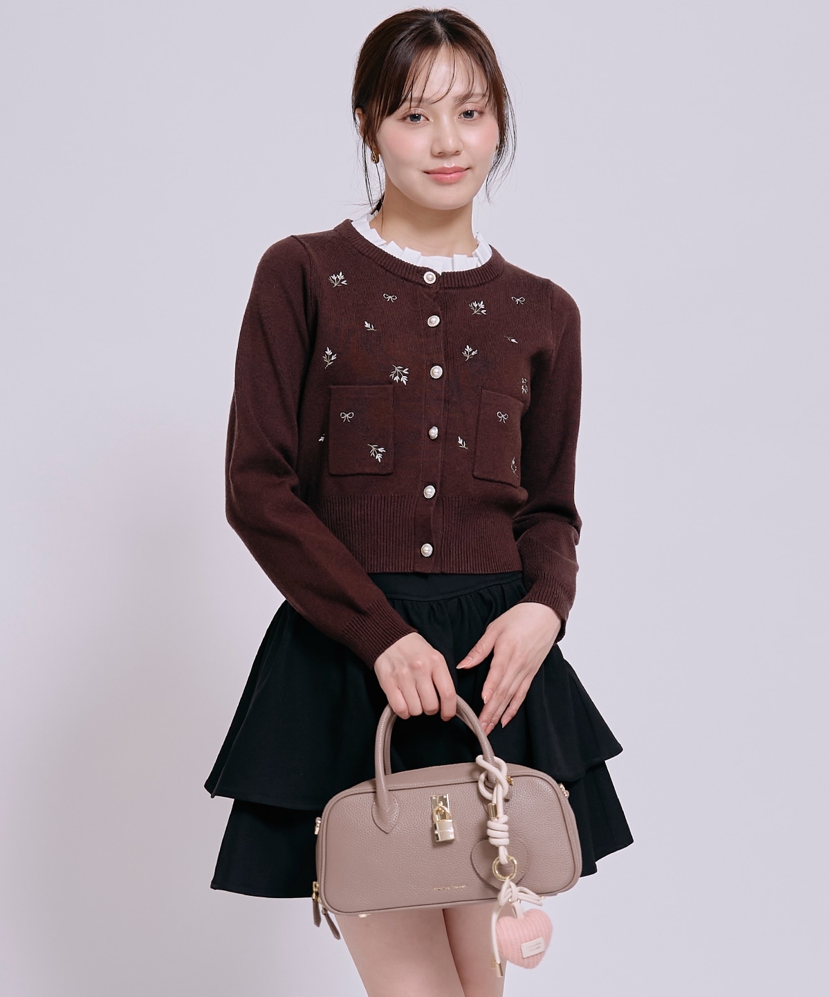 モチーフ刺繍フリルカラーカーディガン