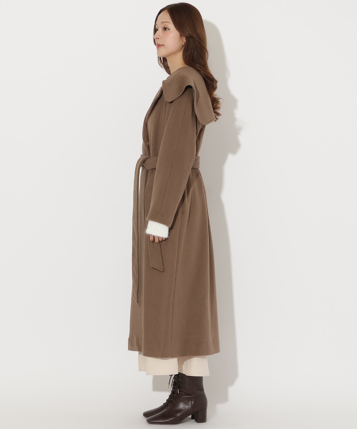 ケープカラーロングコート