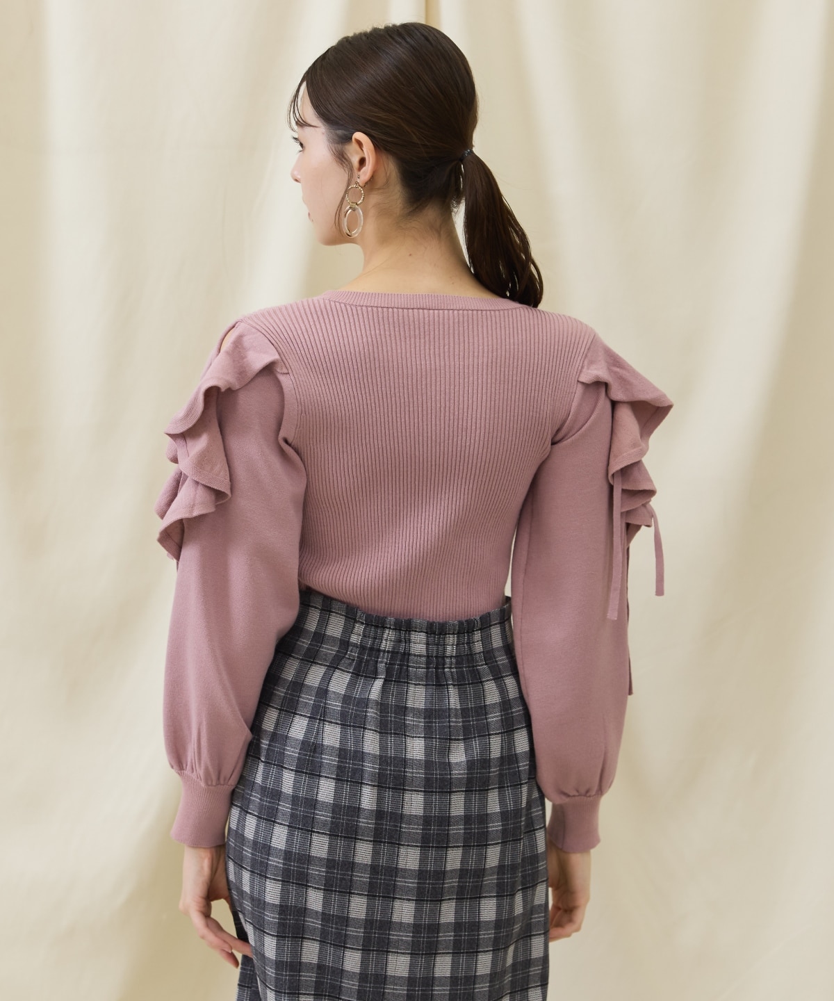 袖フリルニット