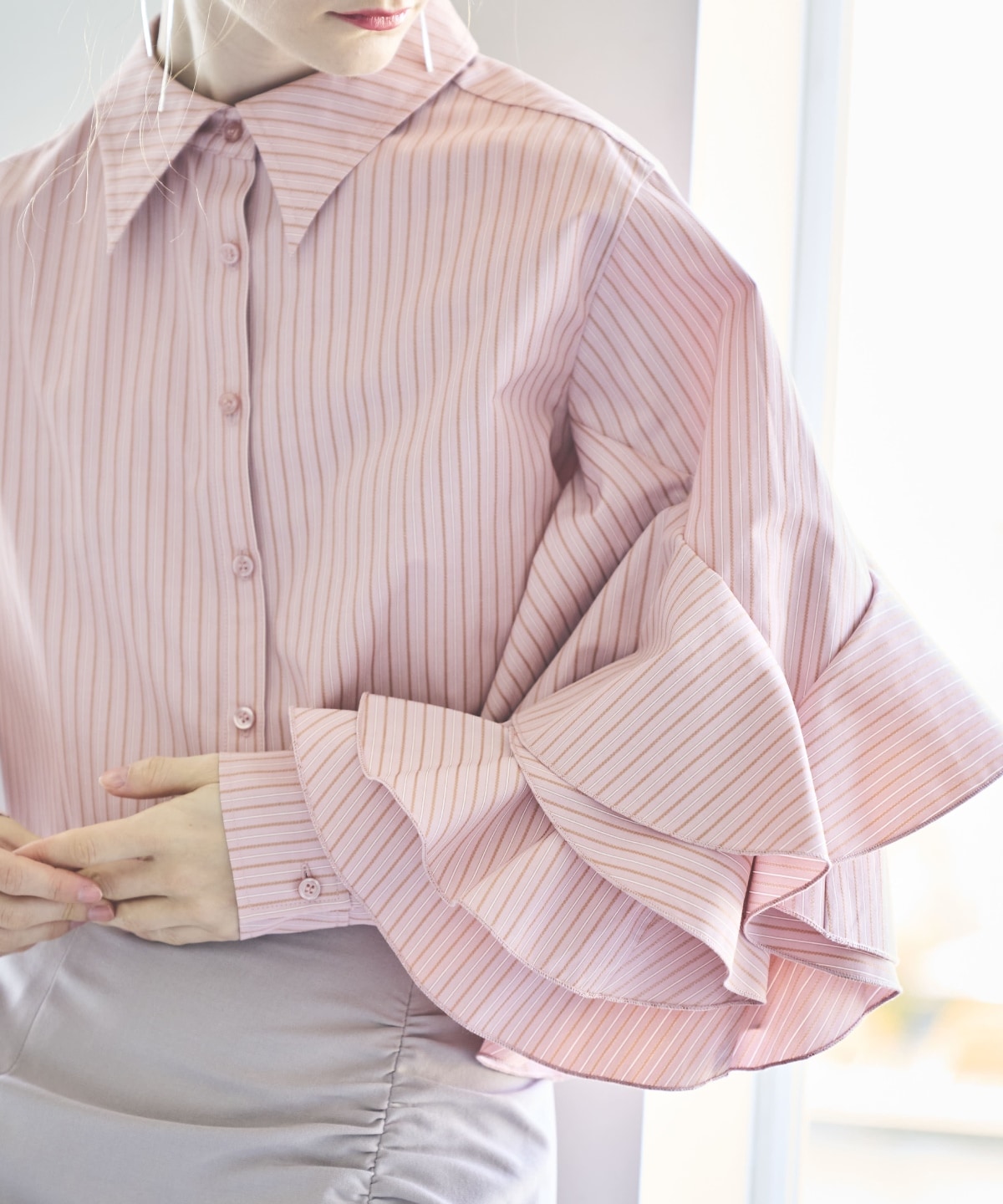 ストライプアシメフリルクロップドシャツ